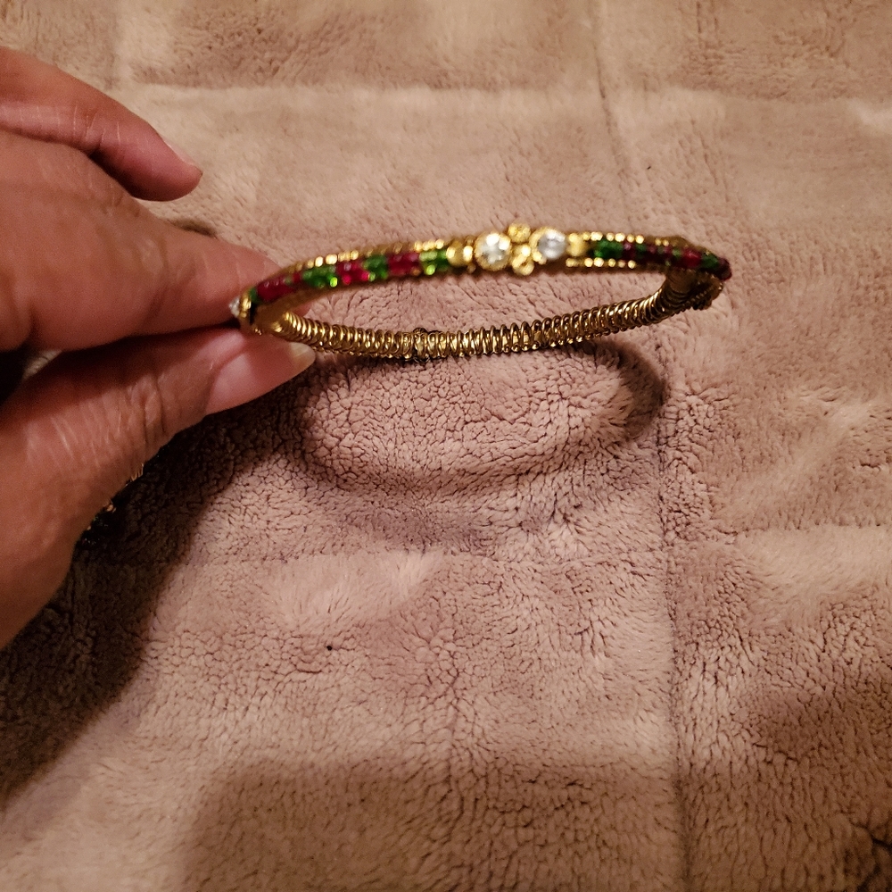 Bracelets - Picture 2 of 6